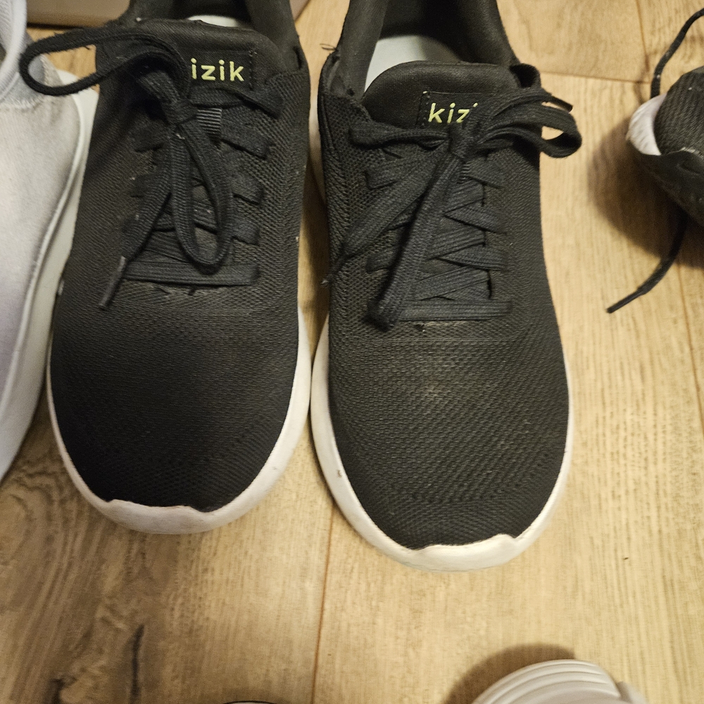 Women's Black Athletic Shoes